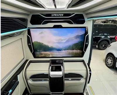 Mercedes-Benz V-trieda: Voliteľná priečka a toaleta